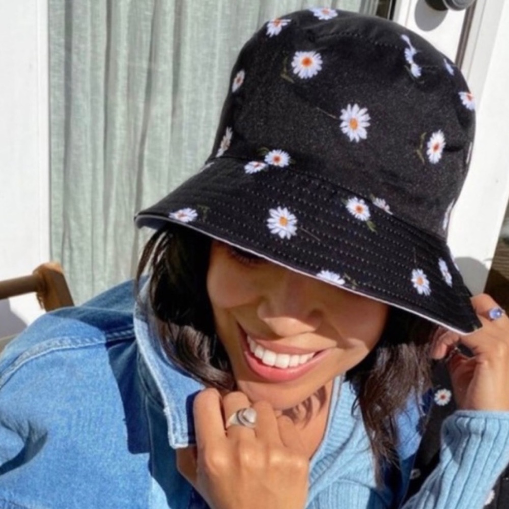 NWT Alice + Olivia Reversible Bucket Hat - Picture 2 of 6